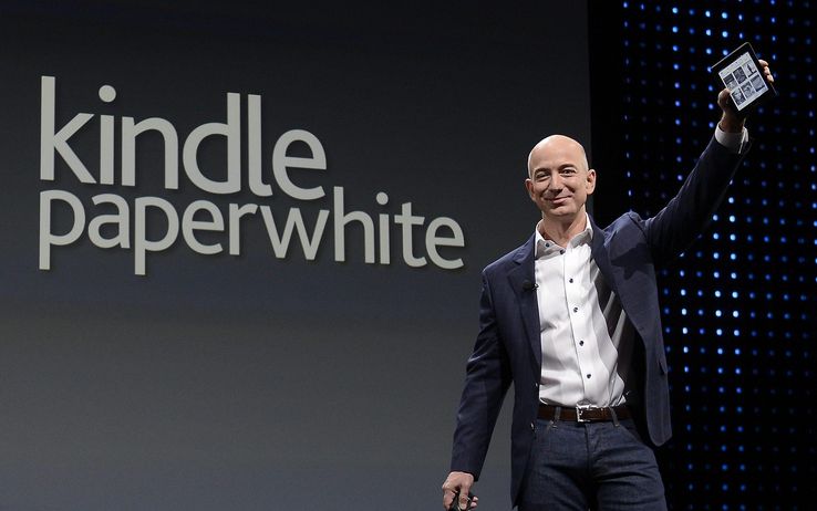 Jeff Bezos kindle_paperwhite